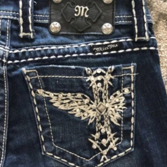 Miss Me Wing Cross Capri Jeans Stonewood Dark Wash Embellished White Top Stitch - Picture 4 of 7